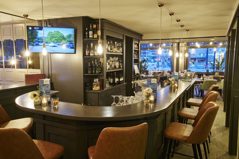 Hotel Bar