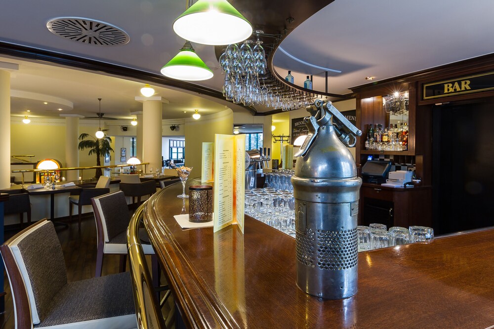 Hotel Bar
