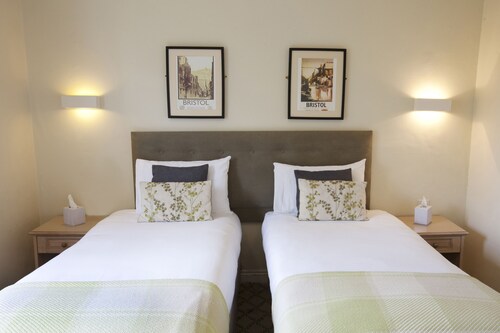 Victoria Square Hotel