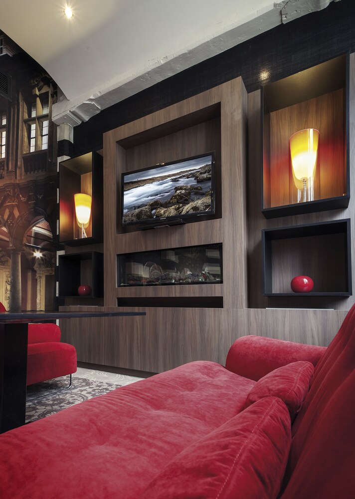 Hotel Lounge