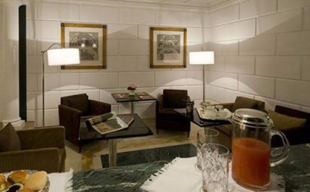 Hotel Lounge