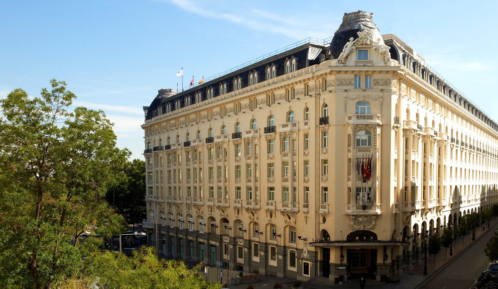 Fachada del hotel