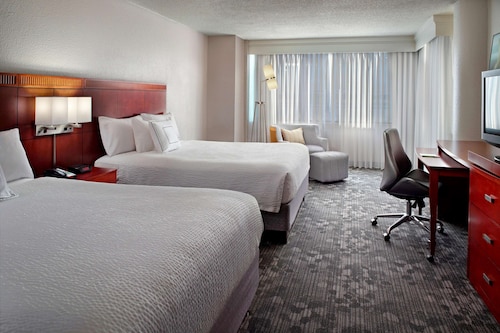 Sonesta Select Atlanta Cumberland