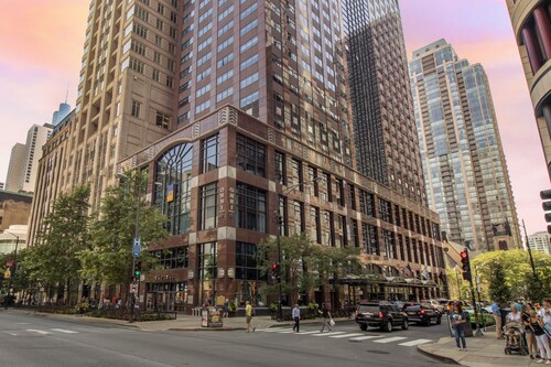 Omni Chicago Suites - Magnificent Mile