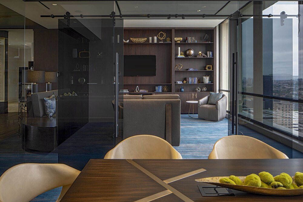 Executive Lounge