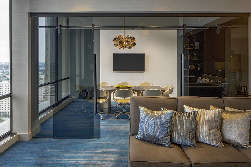 Executive Lounge