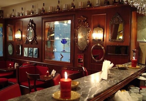 Hotel Bar