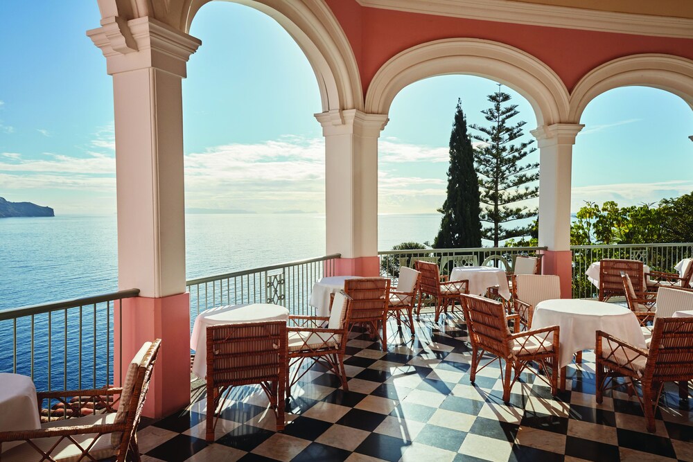 Hotel Lounge