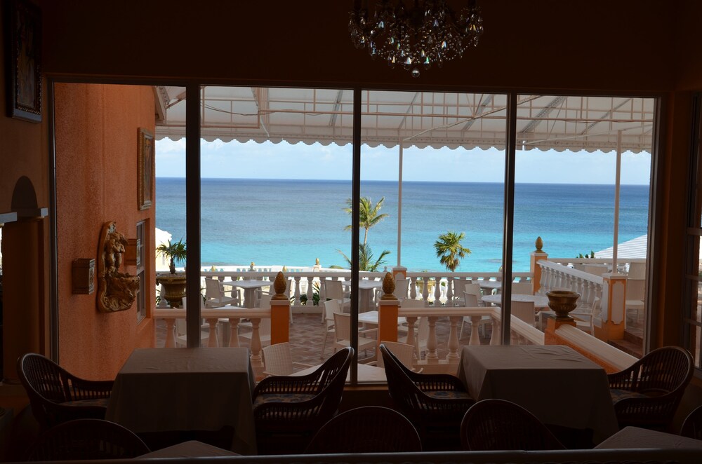 Hotel Lounge