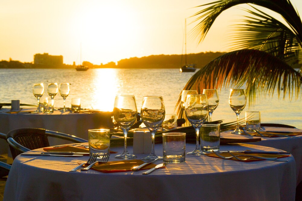 Couples Dining