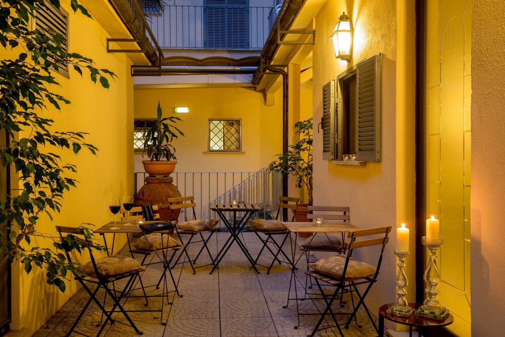 Hotel Bar