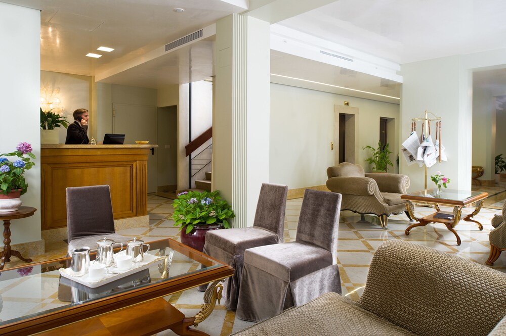 Hotel Lounge