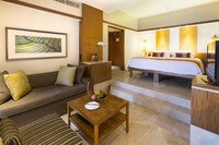 Club Deluxe View, 1 King bed