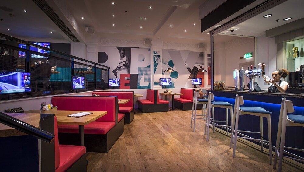 Hotel Bar