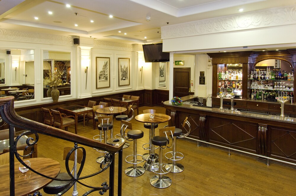 Hotel Bar