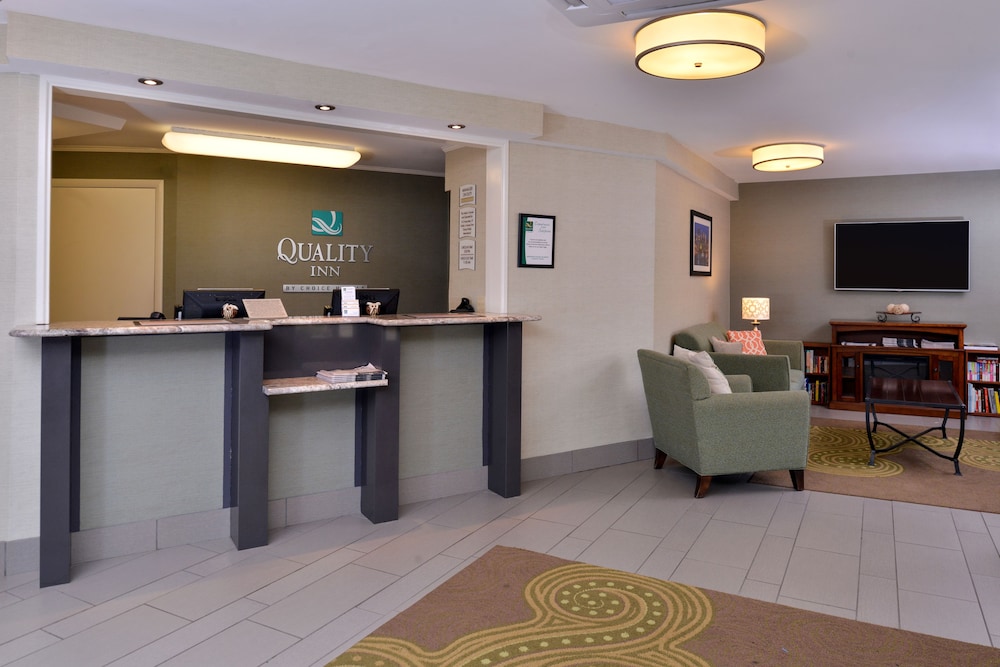 Reception, Quality Inn University Center