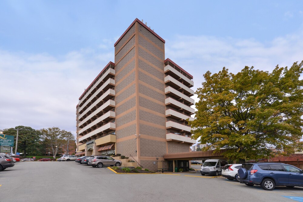 Exterior, Quality Inn University Center