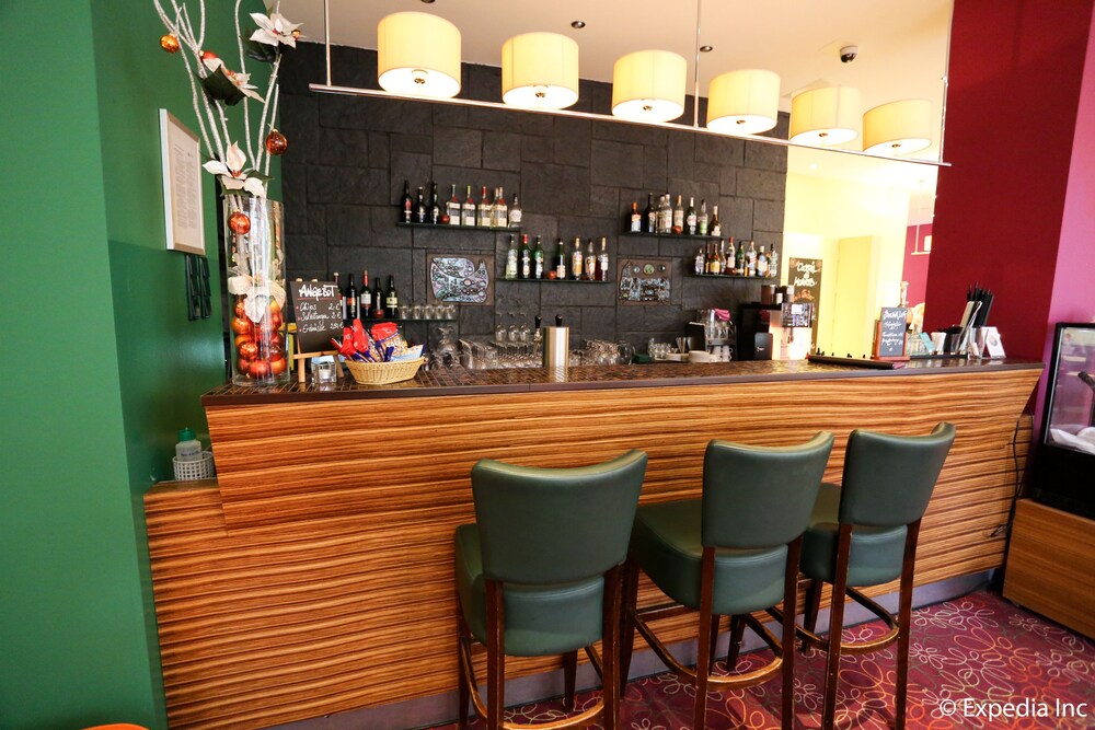 Hotel Bar