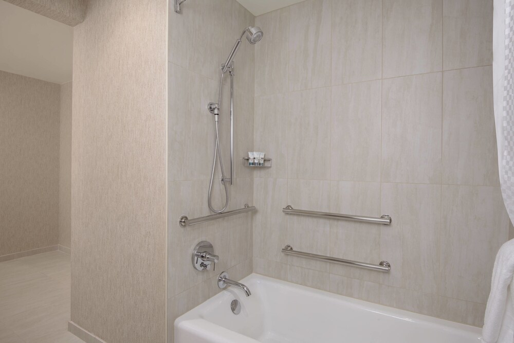 Bathroom, The Westin Dallas Park Central