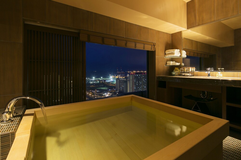 Deep Soaking Bathtub