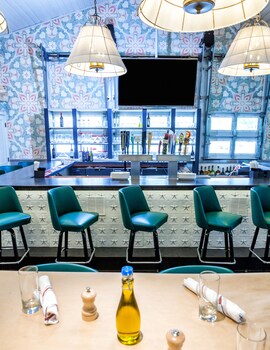 Hotel Bar