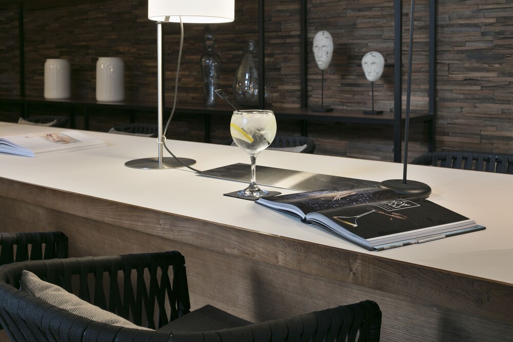 Hotel Bar