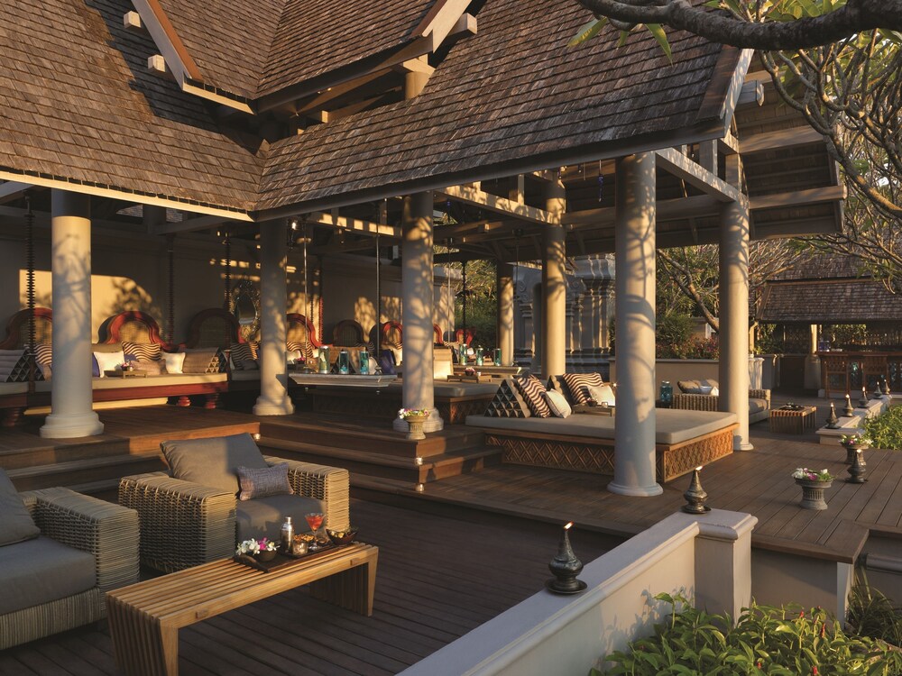 Hotel Lounge