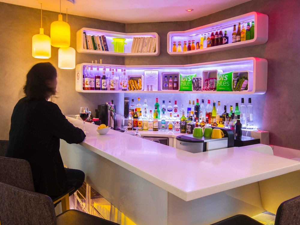 Hotel Bar