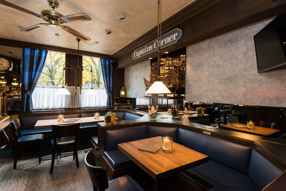 Hotel Bar