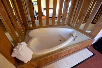 Deep Soaking Bathtub
