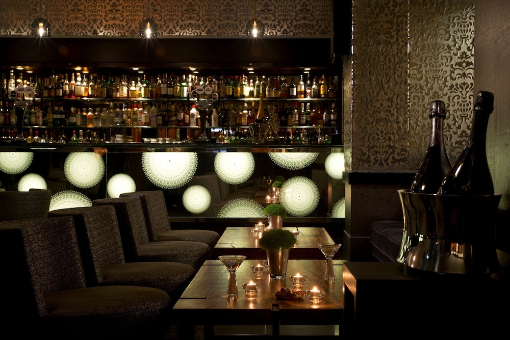 Hotel Bar