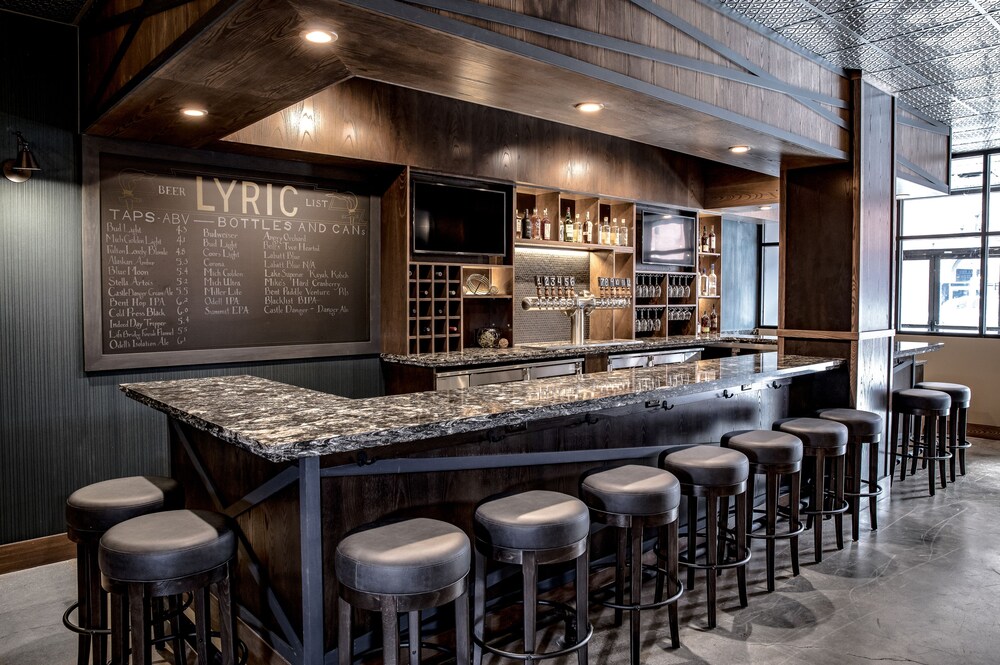 Hotel Bar