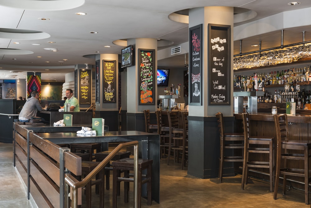 Hotel Bar