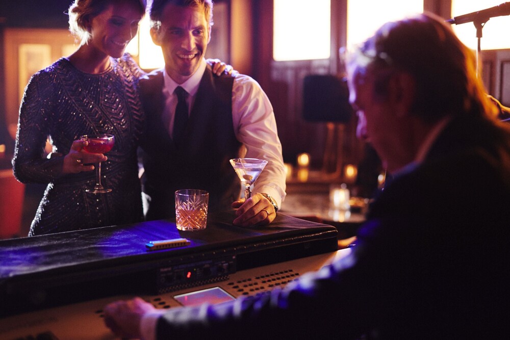 Hotel Bar