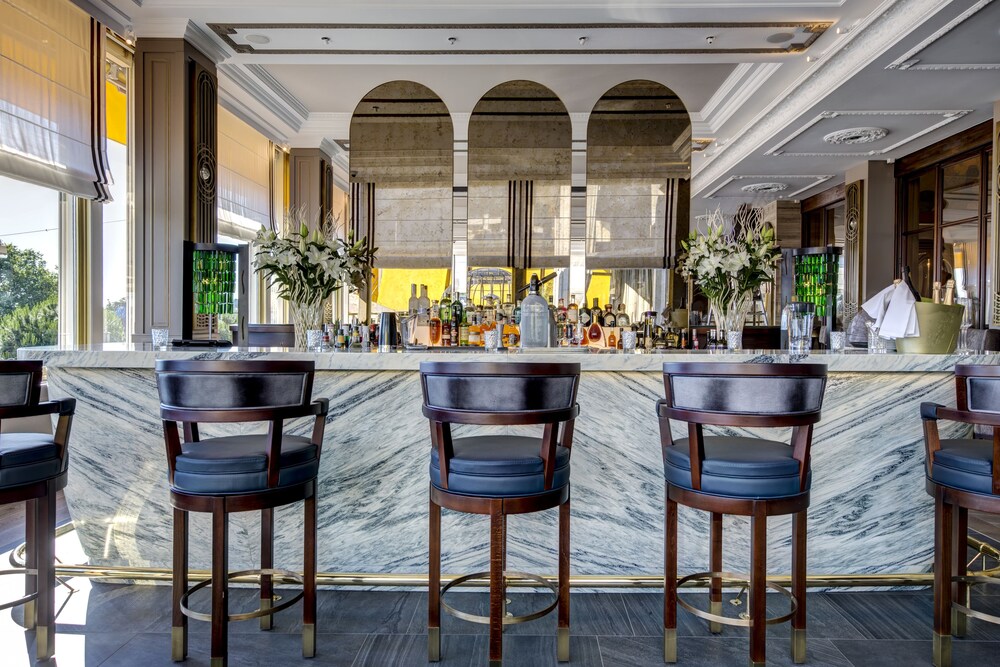Hotel Lounge