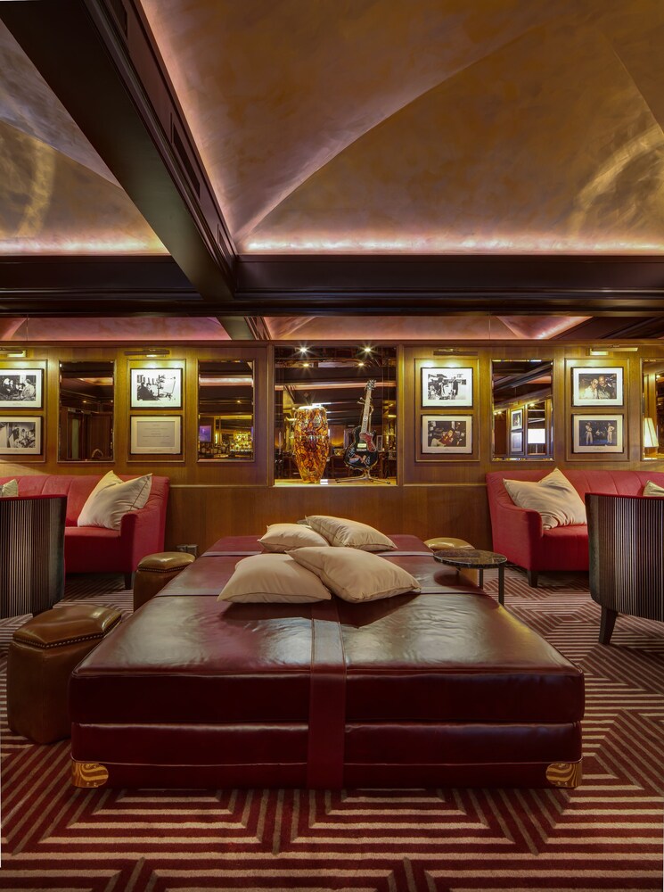 Hotel Bar