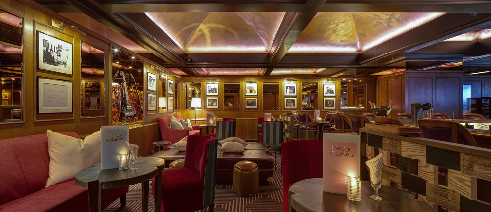 Hotel Bar