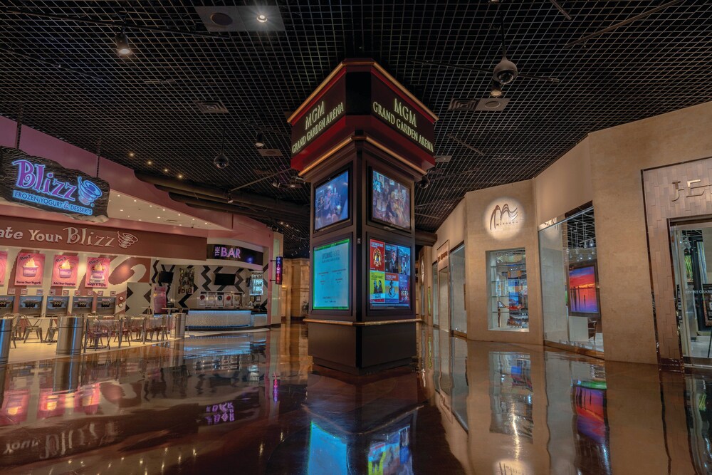 Shopping mall