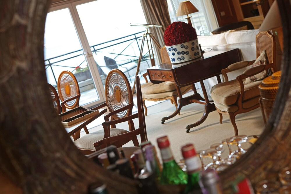 Hotel Bar