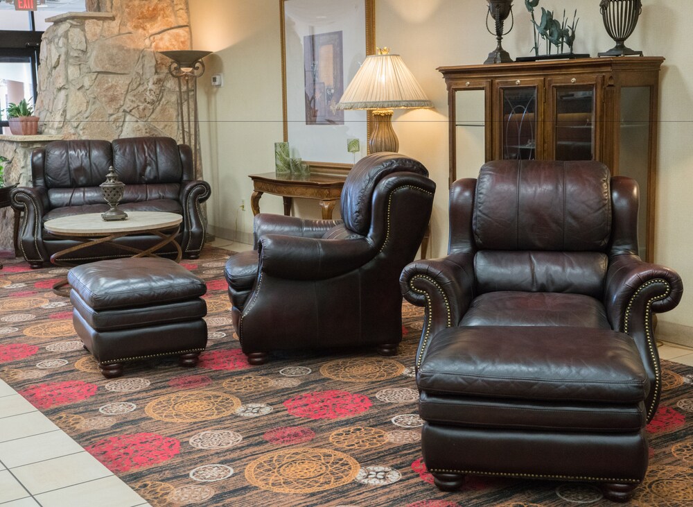 Lobby sitting area, MCM Eleganté Hotel & Suites