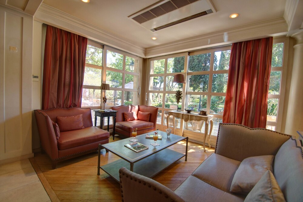 Hotel Lounge
