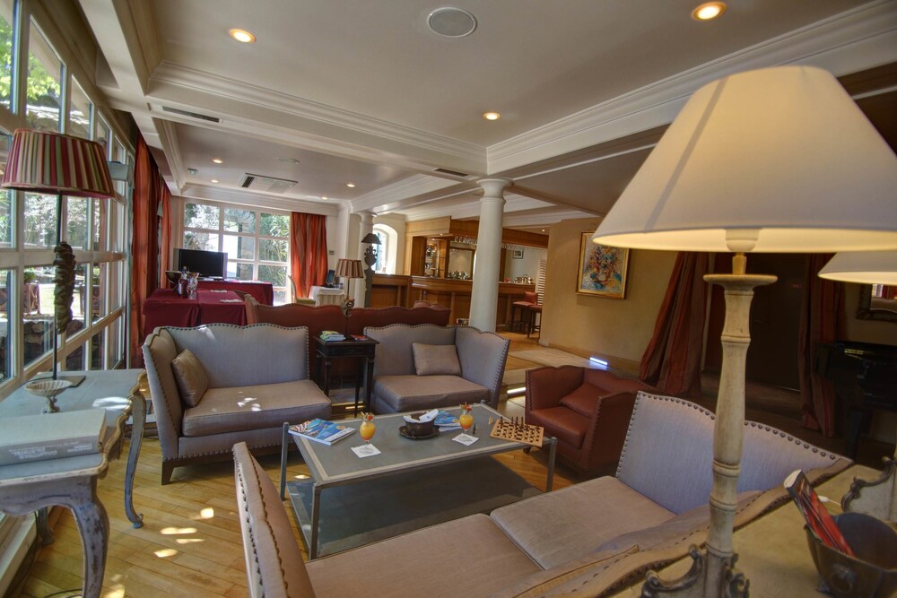 Hotel Lounge