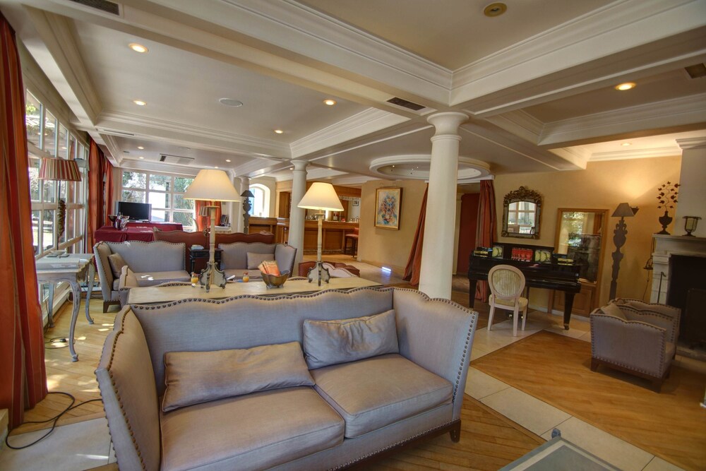 Hotel Lounge