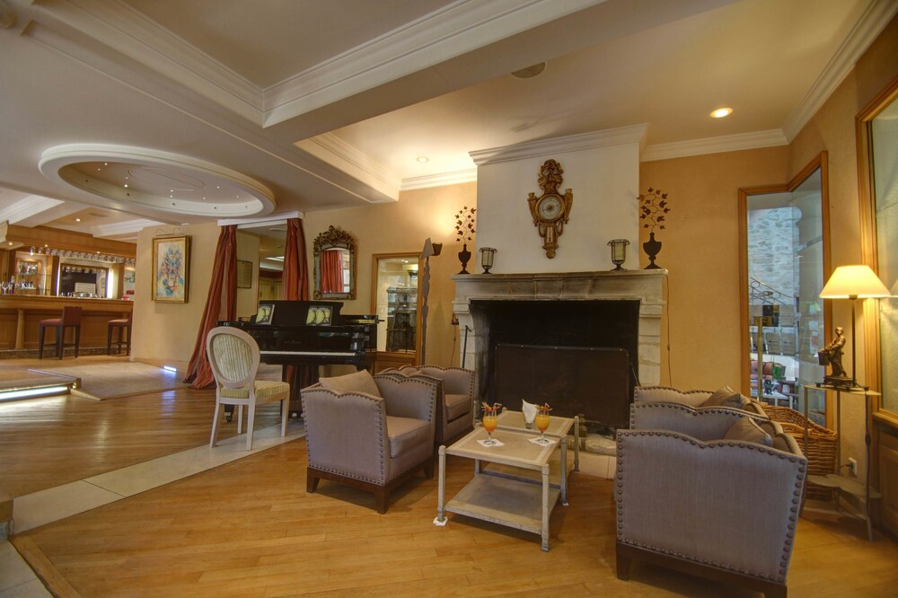 Hotel Lounge