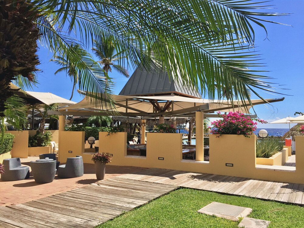 Poolside Bar