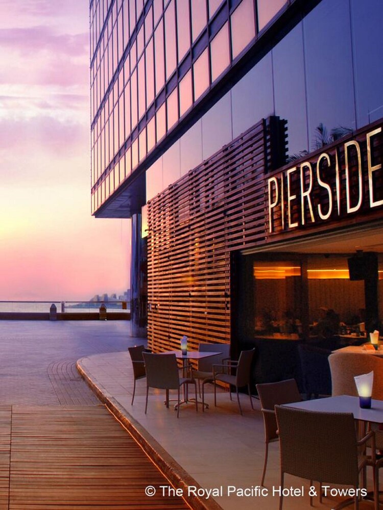 Hotel Bar