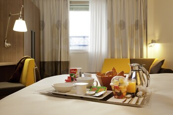 Room Service - Dining