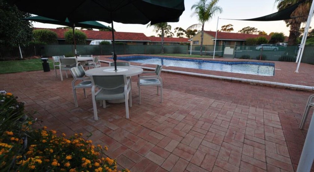 Poolside Bar