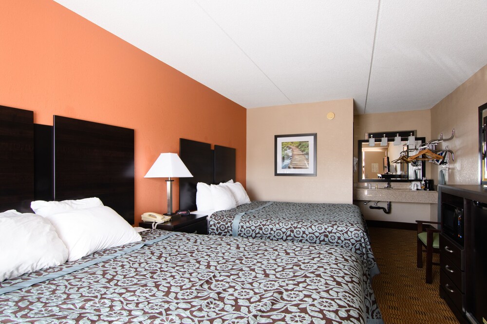 Room, Days Inn by Wyndham Pittsburgh-Harmarville