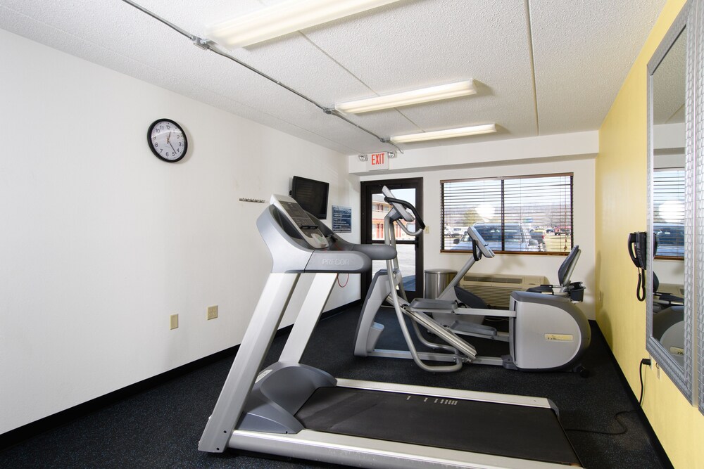 Fitness facility, Days Inn by Wyndham Pittsburgh-Harmarville